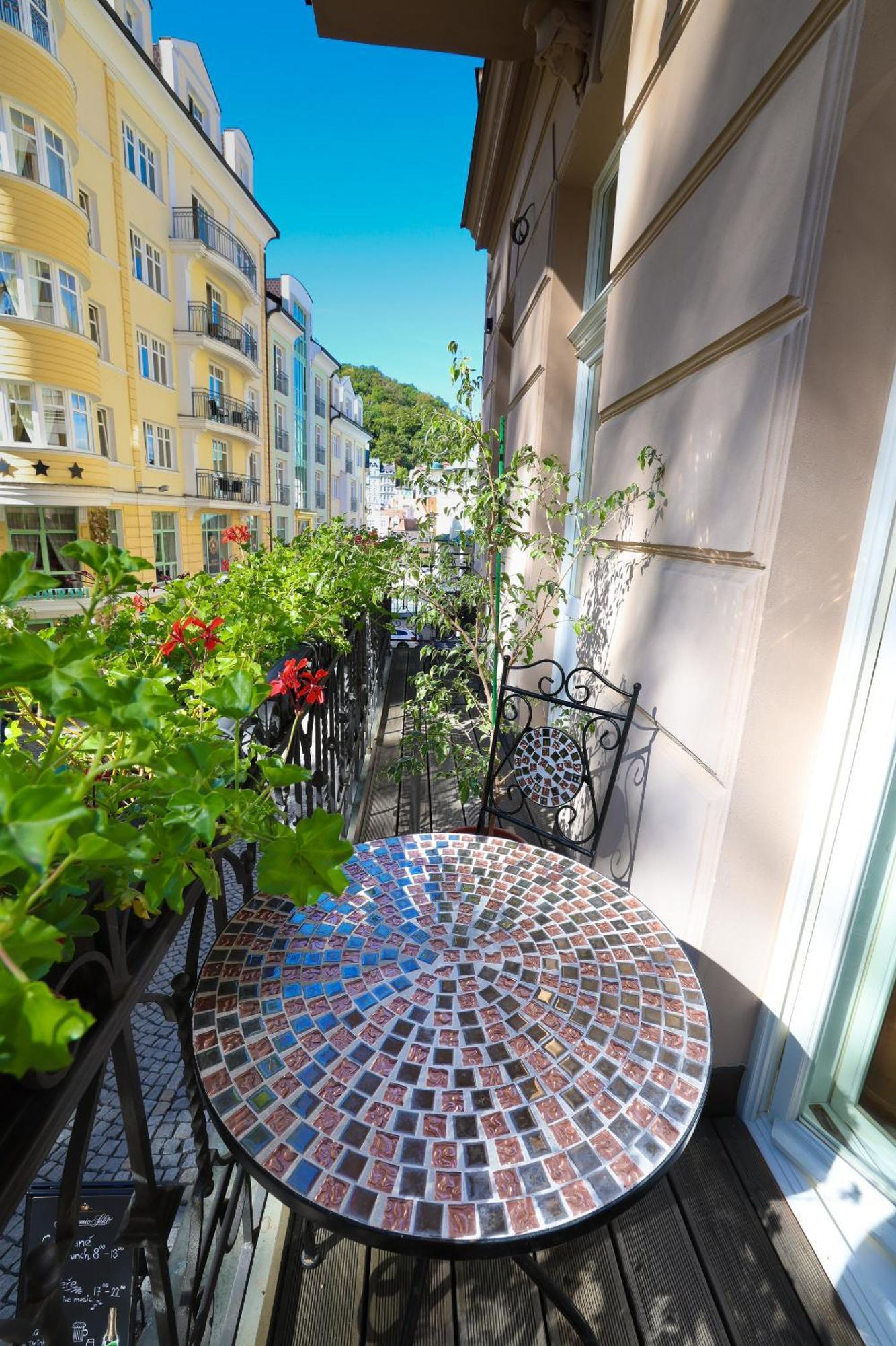 Boutique Hotel Ambiente ****+ Karlovy Vary Exterior photo